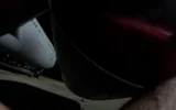 Un membre de Palestine Action pulvérisant de la peinture rouge sur un avion à la base de la  Brize Norton de la Royal Air Force, le 20 juin 2025. (Crédit : Capture d'écran)