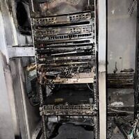 Une installation de sécurité en Cisjordanie incendiée pendant la nuit du 30 juin 2025 par des résidents d’implantations extrémistes. (Crédit : Armée israélienne)