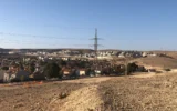 Une vue de certains des quartiers les plus récents de la ville du Neguev de Dimona, le 21 décembre 2020. (Crédit : Sue Surkes/Times of Israel)