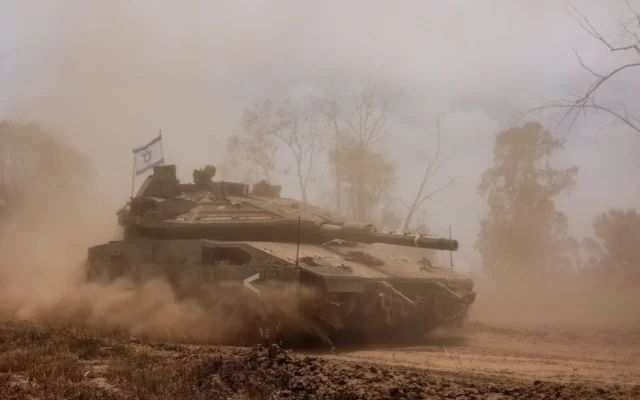 Des soldats de la 7ᵉ brigade du Corps Blindé Mécanisé opérant dans la bande de Gaza, sur une photo publiée le 1ᵉʳ juin 2025. (Crédit : Armée israélienne)