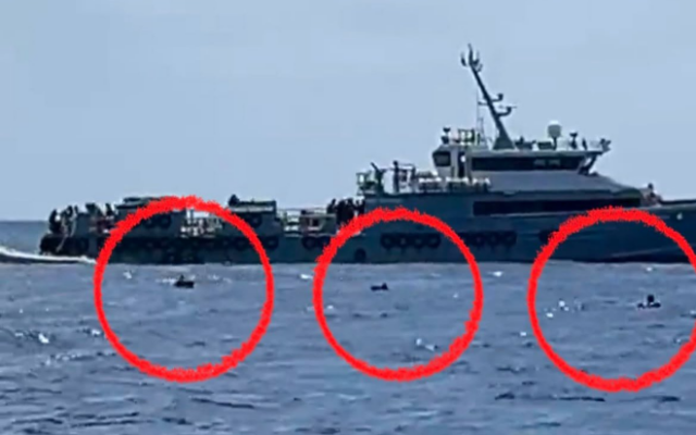 Une photo publiée sur le compte X de Rima Hassan montre les migrants soudanais repérés puis secourus par la flottille à bord de laquelle se trouve la députée européenne, le 5 juin 2025. (Crédit : Capture d’écran/X) Une photo publiée sur le compte X de Rima Hassan montre les migrants soudanais repérés puis secourus par la flottille à bord de laquelle se trouve la députée européenne, le 5 juin 2025. (Crédit : Capture d’écran/X)