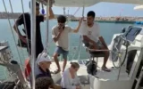 Un yacht affrété par le Sailor Yacht Club se prépare à emmener des passagers souhaitant quitter le pays par la mer vers les côtes de Larnaca, à Chypre, le 16 juin 2025. (Autorisation)