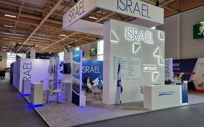 Le pavillon national d'Israël au Salon du Bourget, le 19 juin 2023. (Crédit : Ministère de la Défense)