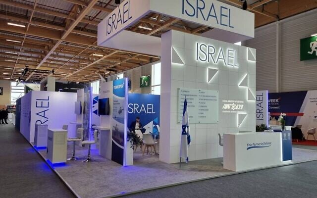 Le pavillon national d'Israël au Salon du Bourget, le 19 juin 2023. (Crédit : Ministère de la Défense)