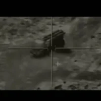 Capture d’écran des images publiées par le Mossad montrant les frappes effectuées par des commandos de l’agence de renseignement israélienne sur les défenses aériennes iraniennes en Iran, le 13 juin 2025. (Capture d’écran du Mossad)