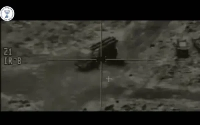 Illustration : Des frappes menées par des commandos de l'agence de renseignement du Mossad contre les défenses aériennes iraniennes, en Iran, le 13 juin 2025. (Crédit : Capture d'écran/Mossad)