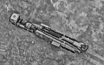 Des lanceurs de missiles balistiques iraniens visés par des frappes aériennes israéliennes, selon des images diffusées le 16 juin 2025. (Crédit : Armée israélienne)