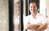 L'universitaire Bar Kribus est le seul Israélien à avoir remporté l'un des neuf prix Dan David pour la recherche universitaire en juin 2025 (Crédit : Yael Tsur)