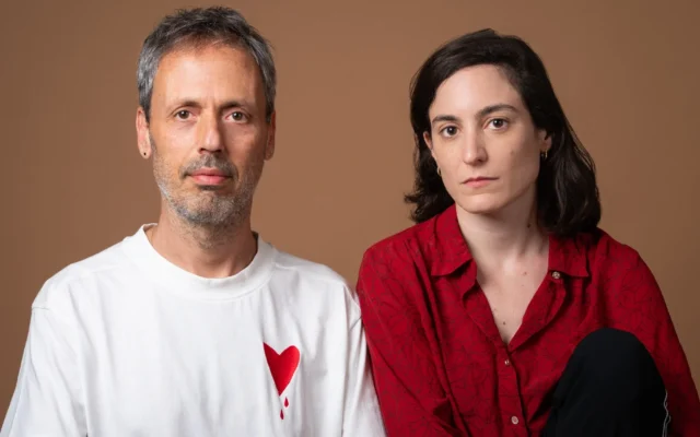 Itay Mautner et Michal Vaknin, les directeurs artistiques du Festival d'Israël, qui se tiendra cette année du 16 juillet au 14 août (Crédit : Yair Meyuhas)