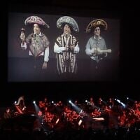 Extrait du « Concerto pour Gashash et orchestre » du Revolution Orchestra, actuellement disponible en ligne en raison de l'interdiction de concerts et autres rassemblements publics pendant les attaques de missiles iraniens, en juin 2025. (Crédit : Moshe Zitat)