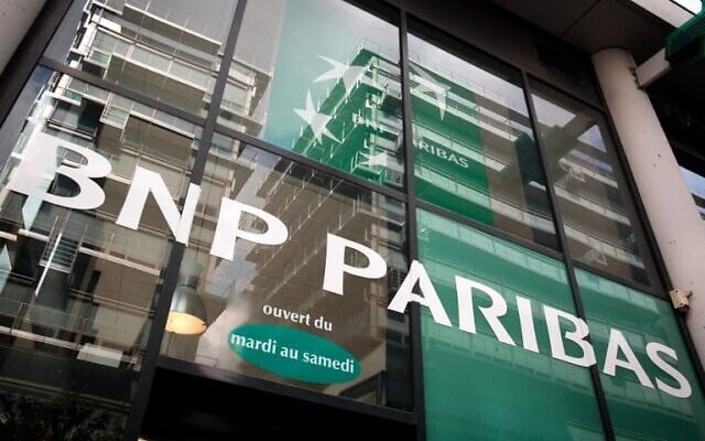 L'entrée d'une agence de la banque BNP Paribas, en France. (Crédit : Loic Venance/AFP) L'entrée d'une agence de la banque BNP Paribas, en France. (Crédit : Loic Venance/AFP)