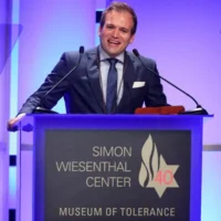 Le révérend Johnnie Moore s'exprime sur scène lors du dîner d'hommage national 2017 du Centre Simon Wiesenthal à l'hôtel Beverly Hilton de Beverly Hills, en Californie, le 5 avril 2017. (Crédit : Frederick M. Brown/Getty Images/AFP)