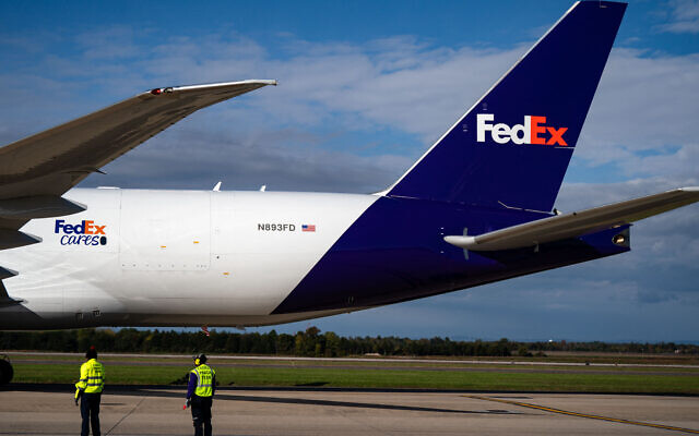 Un avion FedEx à l'aéroport de Washington-Dulles. (Crédit : Kent Nishimura / GETTY IMAGES NORTH AMERICA / via AFP)