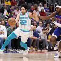 DÉTROIT, MICHIGAN - 3 JANVIER : Vasilije Micic, n° 22, des Charlotte Hornets, affronte les Detroit Pistons à la Little Caesars Arena, le 3 janvier 2025 à Détroit, Michigan. (Photo : Gregory Shamus / GETTY IMAGES NORTH AMERICA / Getty Images via AFP)