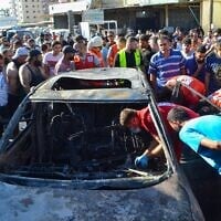 Illustration : Des secouristes inspectent un véhicule brûlé, cible d'une frappe aérienne israélienne, dans la région d'Ayrouniyeh, près de la ville portuaire de Tripoli, au nord du Liban, le 8 juillet 2025 (Crédit : Fathi AL-MASRI / AFP)