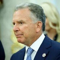 L'envoyé spécial américain pour le Moyen-Orient, Steve Witkoff, assistant à une réunion entre le président américain Donald Trump et le secrétaire général de l'OTAN, Mark Rutte, dans le Bureau ovale de la Maison Blanche, à Washington, le 14 juillet 2025. (Crédit : Kevin Dietsch/Getty Images via AFP)