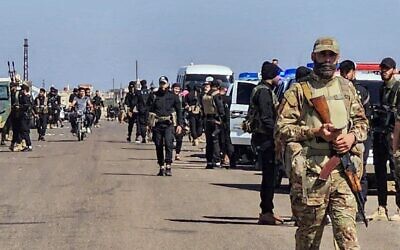 L'armée et les forces de sécurité syriennes se déployant à Soueïda, dans le sud de la Syrie, le 14 juillet 2025. (Crédit : SANA/AFP)