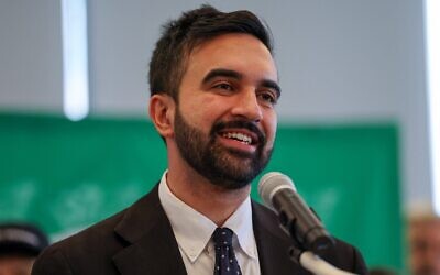 Le candidat démocrate d'extrême gauche à la mairie, Zohran Mamdan, s'exprime lors d'un événement de soutien syndical le 15 juillet 2025 à New York. (Crédit : Spencer Platt/Getty Images/AFP)