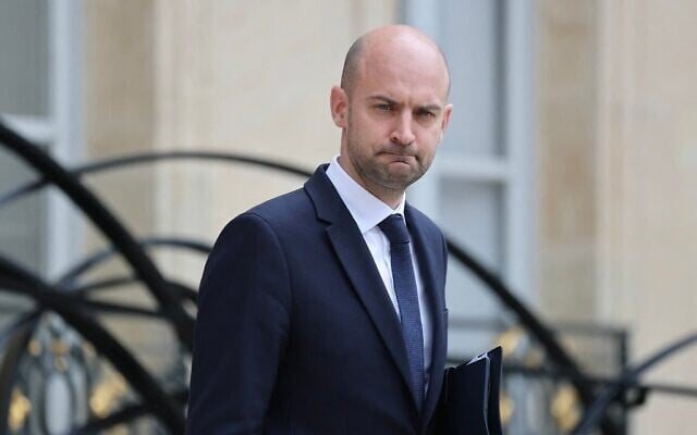 Le ministre français de l'Europe et des Affaires étrangères, Jean-Noël Barrot, à la sortie du Conseil des ministres au Palais présidentiel de l'Élysée à Paris, France, le 16 juillet 2025. (Crédit : Ludovic MARIN/AFP) Le ministre français de l'Europe et des Affaires étrangères, Jean-Noël Barrot, à la sortie du Conseil des ministres au Palais présidentiel de l'Élysée à Paris, France, le 16 juillet 2025. (Crédit : Ludovic MARIN/AFP)