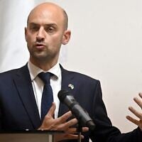Le ministre français des Affaires étrangères Jean-Noël Barrot s'exprime lors d'une conférence de presse conjointe avec son homologue ukrainien, à Kiev, le 21 juillet 2025. (Crédit : Sergei SUPINSKY/AFP)
