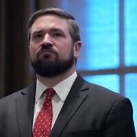 Le procureur général du Missouri, Andrew Bailey, dans le bureau du gouverneur après avoir prêté serment, le 13 janvier 2025, à Jefferson City (Missouri). (Crédit : Jeff Roberson/AP)