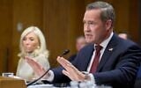 Christine Toretti, à gauche, candidate au poste d’ambassadrice des États-Unis en Suède, écoute Michael Waltz, ancien conseiller à la sécurité nationale, lors de son audition devant la commission des relations étrangères du Sénat sur sa nomination comme représentant des États-Unis à l’ONU, au Capitole à Washington, le 15 juillet 2025. (Crédit : Jacquelyn Martin / AP)