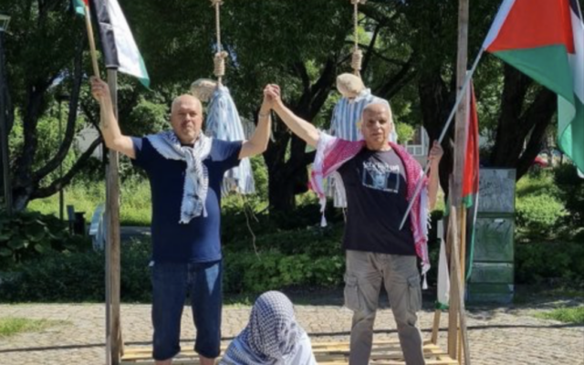 Une installation artistique anti-Israël et pro-palestinienne à Umea, dans le nord de la Suède, le 19 juillet 2025 (Crédit : capture d'écran X) Une installation artistique anti-Israël et pro-palestinienne à Umea, dans le nord de la Suède, le 19 juillet 2025 (Crédit : capture d'écran X)