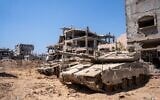 Des chars de l'armée israélienne, à la périphérie des quartiers de Daraj et Tuffah, à Gaza-City, le 23 juillet 2025. (Crédit : Emanuel Fabian/Times of Israel)