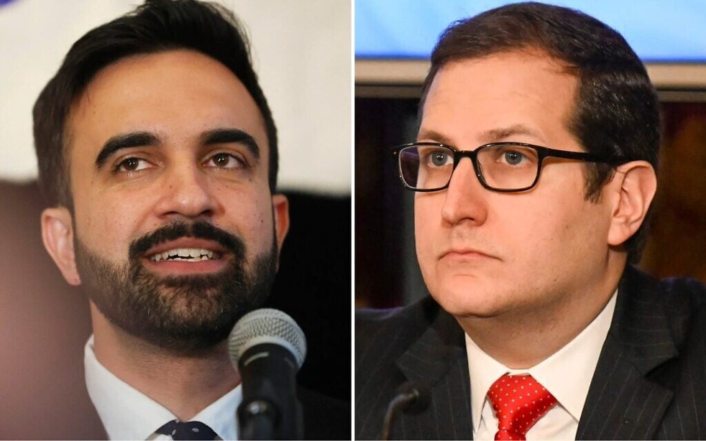 Le candidat démocrate à la mairie de New York, Zohran Mamdani, prend la parole lors de la soirée électorale des primaires, à New York, le 25 juin 2025. (AP Photo/Heather Khalifa) ; Micah Lasher, directeur des affaires politiques de la gouverneure Kathy Hochul, écoute cette dernière présenter son budget exécutif dans la salle rouge du Capitole de l'État, le 1er février 2023, à Albany, New York. (Crédit : Hans Pennink/AP)