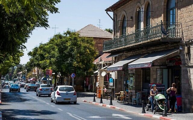 La rue Emek Refaïm, à Jérusalem, le 1ᵉʳ septembre 2016. (Crédit : Nati Shohat/Flash90)