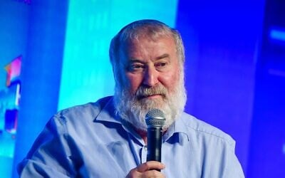 L'ancien procureur général Avichai Mandelblit assistant à la conférence Muni Expo 2024, à Tel Aviv, le 10 juin 2024. (Crédit : Avshalom Sassoni/Flash90)