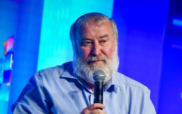 L'ancien procureur général Avichai Mandelblit assistant à la conférence Muni Expo 2024, à Tel Aviv, le 10 juin 2024. (Crédit : Avshalom Sassoni/Flash90)