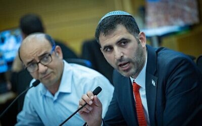 Le ministre des Communications Shlomo Karhi lors d'une réunion de la commission de la Sécurité nationale, à la Knesset, le 8 janvier 2025. (Crédit : Yonatan Sindel/Flash90)