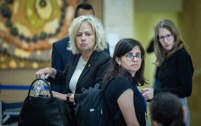 La procureure générale Gali Baharav-Miara assistant à une réunion de la commission de la Constitution, du Droit et de la Justice de la Knesset, le 27 avril 2025. (Crédit : Yonatan Sindel/Flash90)
