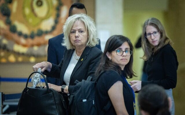 La procureure générale Gali Baharav-Miara assistant à une réunion de la commission de la Constitution, du Droit et de la Justice de la Knesset, le 27 avril 2025. (Crédit : Yonatan Sindel/Flash90)