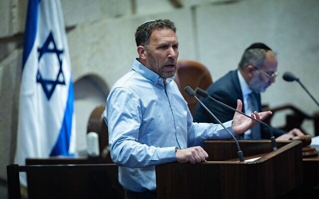 Le député Matan Kahana assistant à une session plénière, à la Knesset, le 7 mai 2025. (Crédit : Yonatan Sindel/Flash90)