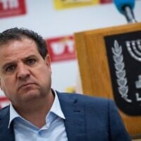 Le député Ayman Odeh assistant à une réunion de la faction Hadash-Taal, à la Knesset à Jérusalem, le 30 juin 2025. (Crédit : Yonatan Sindel/Flash90)