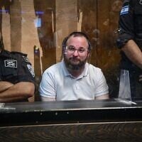 Chaïm Rotter, soupçonné d’agressions sexuelles en série, lors d'une audience au tribunal de Tel Aviv, le 2 juillet 2025. (Crédit : Avshalom Sassoni/Flash90)