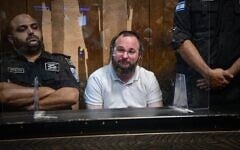 Chaim Rotter, arrêté pour de nombreux délits sexuels, lors d'une audience au tribunal de Tel Aviv, le 2 juillet 2025 (Crédit : Avshalom Sassoni/Flash90).