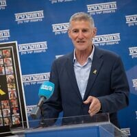 Le chef du parti Les Démocrates, Yaïr Golan, lors d'une réunion de sa faction de la Knesset, le 7 juillet 2025. (Crédit : Yonatan Sindel/Flash90)