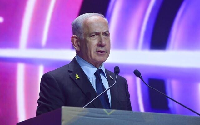 Le Premier ministre Benjamin Netanyahu s'exprime lors de la conférence Muni Expo 2025 à Tel Aviv, le 15 juillet 2025. (Crédit : Avshalom Sassoni/Flash90)