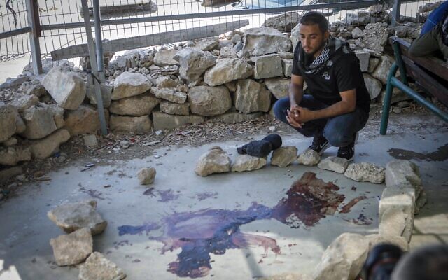Le lieu où Awdah Hathaleen a été tué, dans le village palestinien d'Umm al-Kheir, en Cisjordanie, le 29 juillet 2025. (Crédit : Wisam Hashlamoun/Flash90)