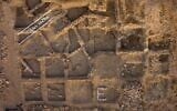Vue aérienne verticale de la zone E des fouilles de la Gath biblique (Tell es-Safi moderne), où un âne a été trouvé dans un quartier de l'âge du bronze ancien (Crédit : Skyview Inc.).
