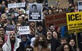 Des manifestants se rassemblent devant le tribunal fédéral de New York pour montrer leur soutien au militant anti-israélien Mahmoud Khalil et pour exiger sa libération de la détention de l'ICE le 12 mars 2025. (Mostafa Bassim / Anadolu via Getty Images via JTA)