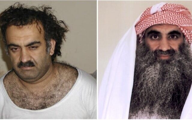 À gauche, une photo du 1er mars 2003 obtenue par l'AP montre Khalid Sheikh Mohammed, le cerveau présumé du 11 septembre, peu après sa capture lors d'un raid au Pakistan. À droite, une photo téléchargée sur le site Internet en langue arabe www.muslm.net prétend également montrer Khalid Sheikh Mohammed en détention à Guantanamo Bay, à Cuba. (Crédit :(AP/www.muslm.net).