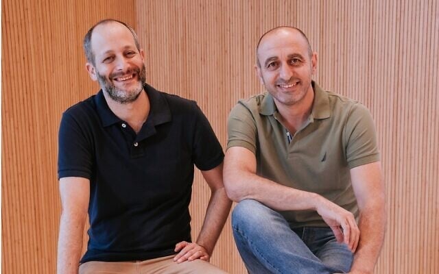 Hesham Taha (à droite) et Avi Israel, cofondateurs de la start-up Teramount, dont le siège se trouve à Jérusalem. (Avec l'aimable autorisation de Perry Mendelboim) Hesham Taha (à droite) et Avi Israel, cofondateurs de la start-up Teramount, dont le siège se trouve à Jérusalem. (Avec l'aimable autorisation de Perry Mendelboim)