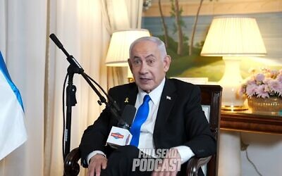 Le Premier ministre Benjamin Netanyahu interviewé par les Nelk Boys sur "The Full Send Podcast", à Blair House, Washington, DC, le 22 juillet 2025. (Crédit : capture d'écran Youtube)