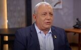 L'ancien chef d'état-major de Tsahal Gadi Eisenkot s'exprime sur la chaîne N12, dans une interview diffusée le 26 juillet 2025. (Crédit : capture d'écran, chaîne N12)