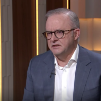 Le Premier ministre australien Anthony Albanese lors d'une interview diffusée sur ABC le 27 juillet 2025. (Crédit : Capture d'écran/ABC)