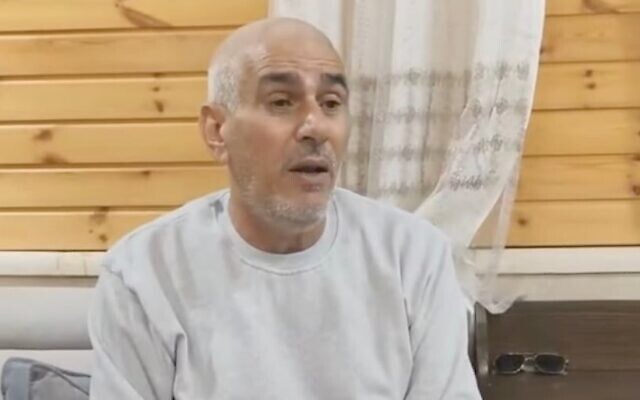 Le journaliste palestinien Nasser al-Laham s'exprimant au micro d'Al Mayadeen après sa libération de la prison d'Ofer, le 16 juillet 2025. (Crédit : Capture d'écran/Youtube) Le journaliste palestinien Nasser al-Laham s'exprimant au micro d'Al Mayadeen après sa libération de la prison d'Ofer, le 16 juillet 2025. (Crédit : Capture d'écran/Youtube)